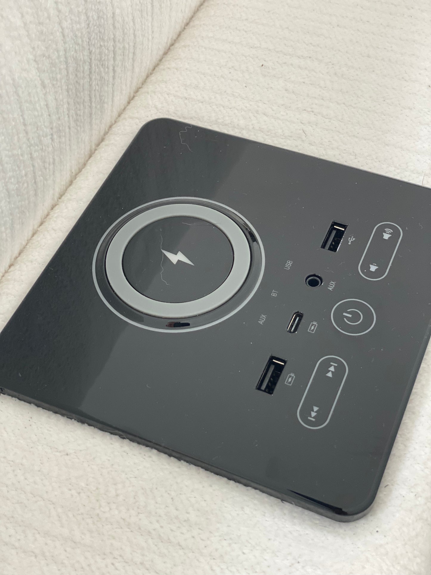 New 5-PC Cloud Sectional w/Speakers & Wireless Charging