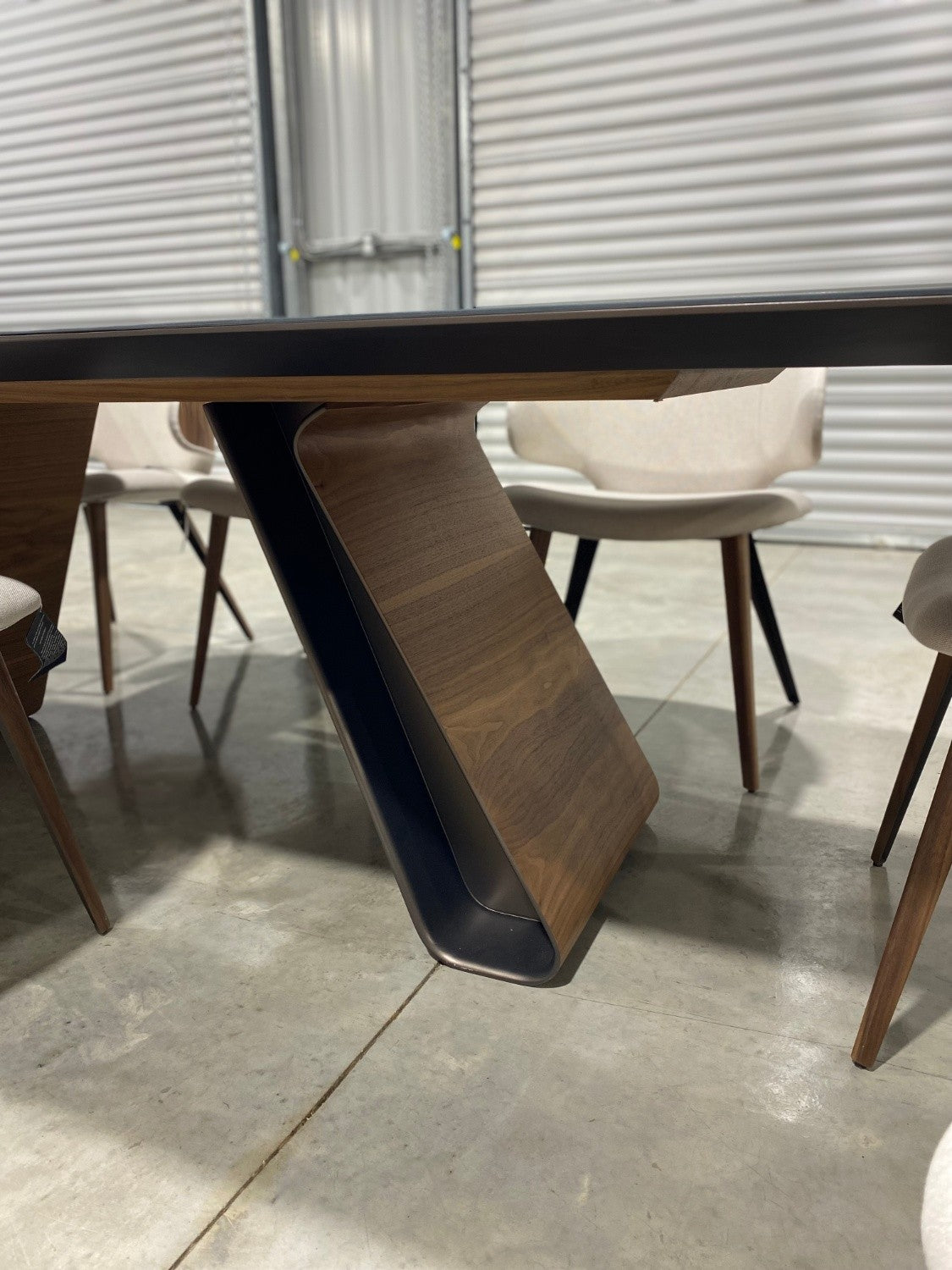 *New Modloft Wembley Table w/8 Harper Eggshell Chairs