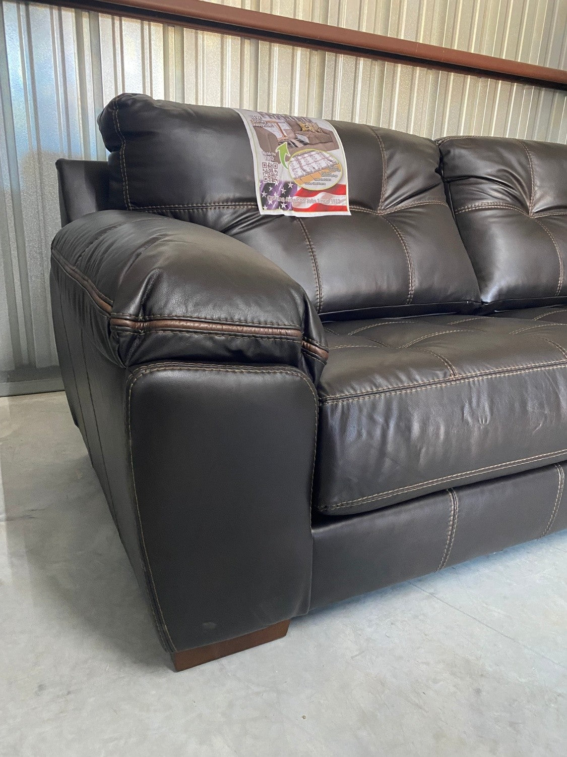 *New Jackson-Catnapper Two-Tone Sofa