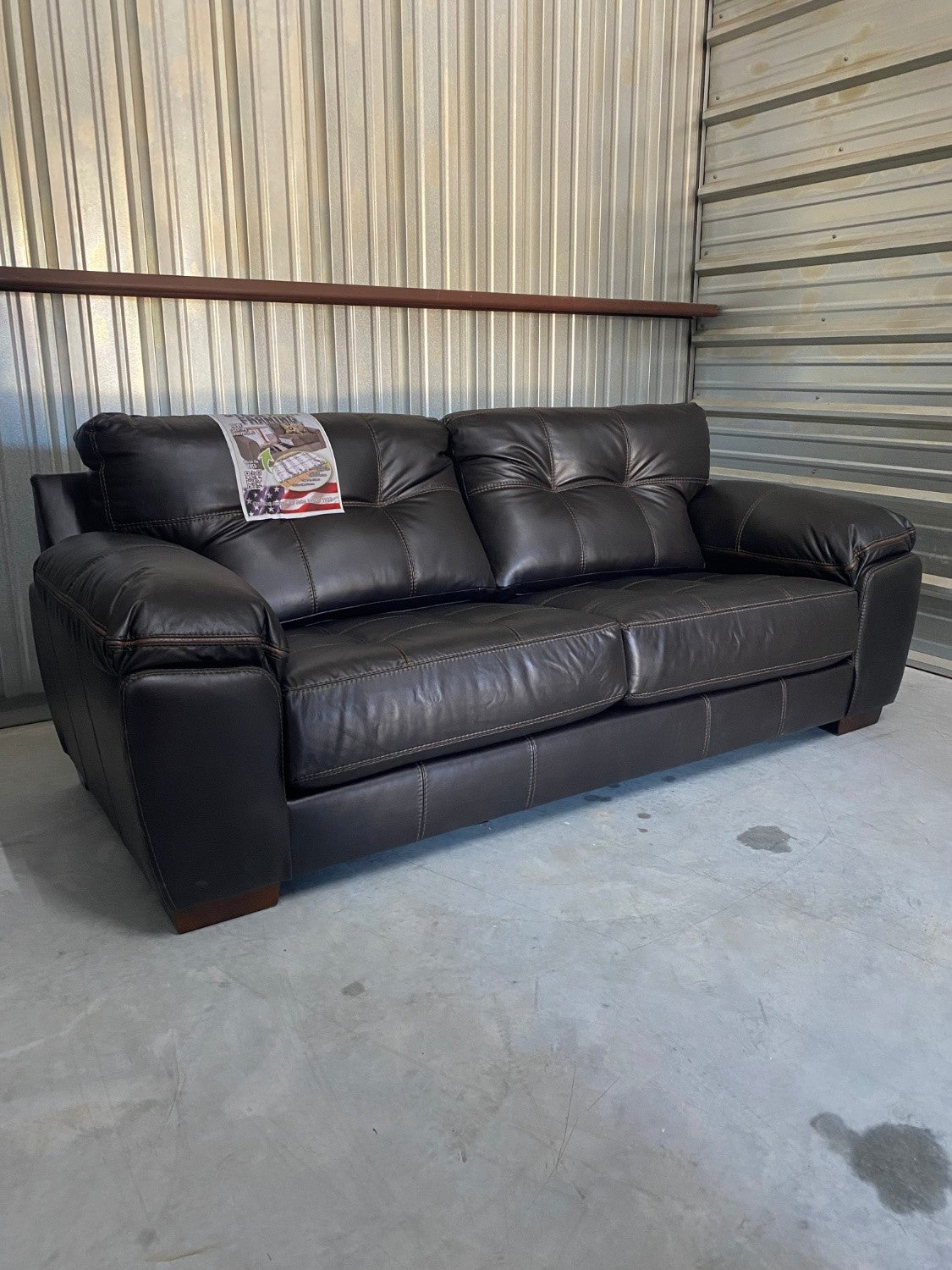 *New Jackson-Catnapper Two-Tone Sofa