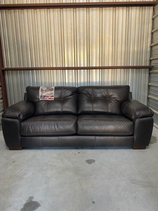 *New Jackson-Catnapper Two-Tone Sofa