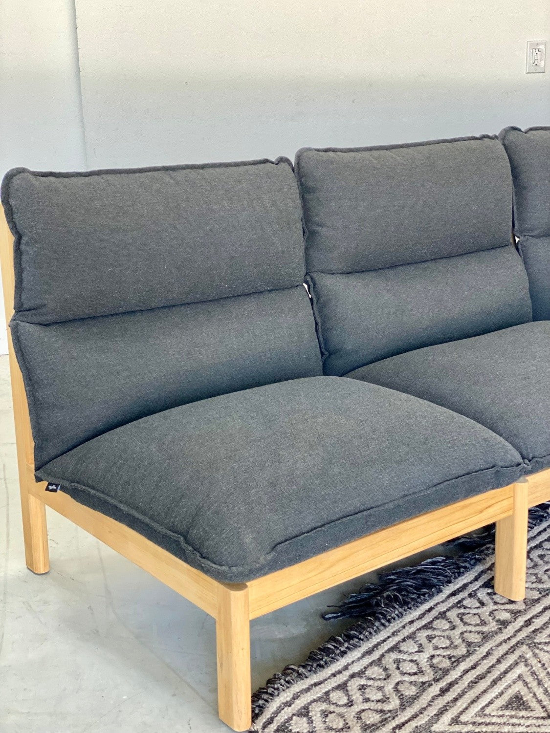 *New Neighbor Felloe Outdoor Sectional & End Table